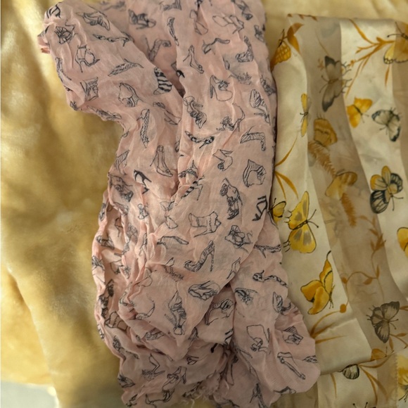 Assorted Patterned Scarves Collection - Picture 6 of 6